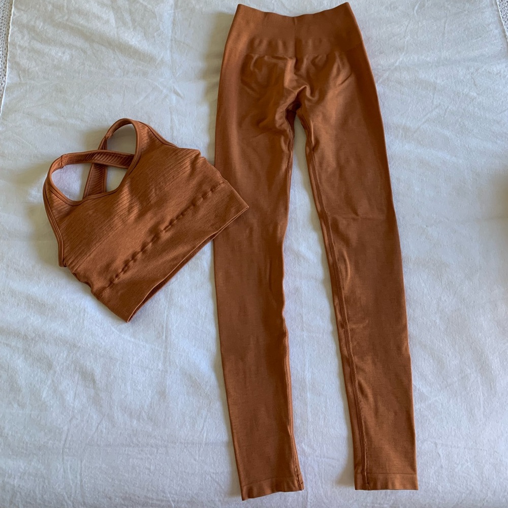 Alphalete Amplify leggings and Vault bra set